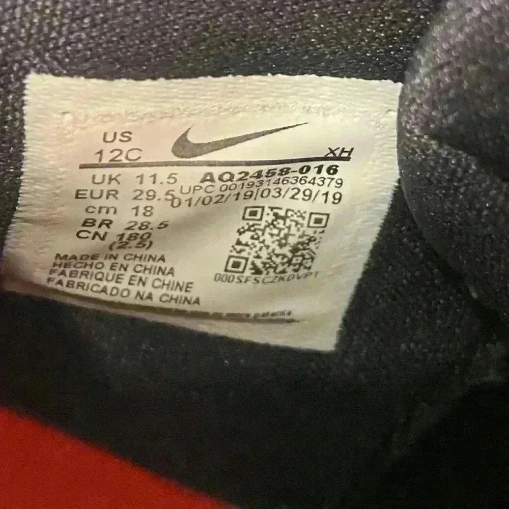 Nike Boys Kylie 5 Red Carpet Basketball shoes in black & white size 12C